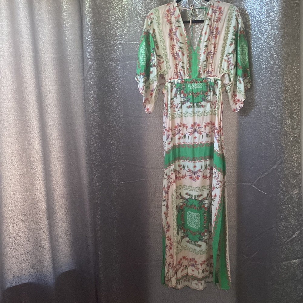 Floral Maxi with Deep V Neckline & Back..SzL Fits M